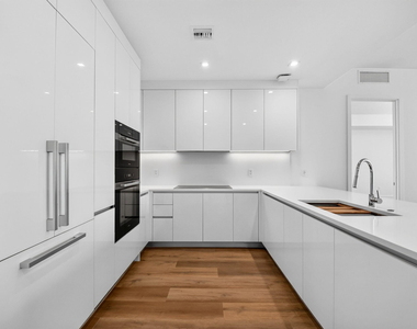 220 Lake Shore Drive - Photo Thumbnail 14