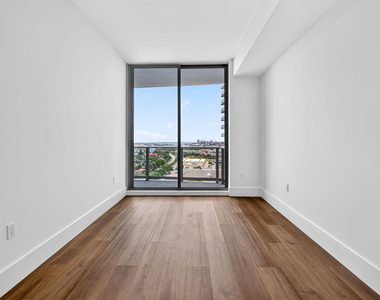 220 Lake Shore Drive - Photo Thumbnail 34