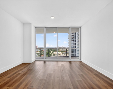 220 Lake Shore Drive - Photo Thumbnail 4