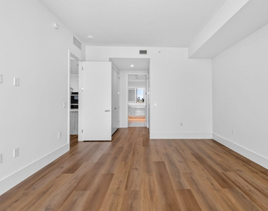 220 Lake Shore Drive - Photo Thumbnail 25