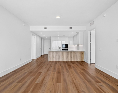 220 Lake Shore Drive - Photo Thumbnail 10