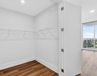 220 Lake Shore Drive - Photo Thumbnail 26