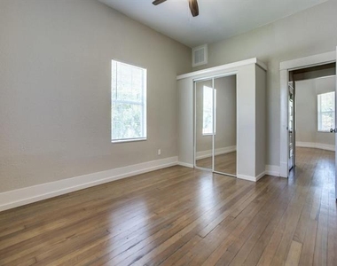 901 W Morton Street - Photo Thumbnail 8