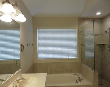 7314 Highland Glen Trl - Photo Thumbnail 23