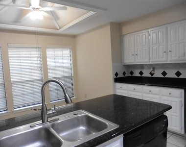 7314 Highland Glen Trl - Photo Thumbnail 16