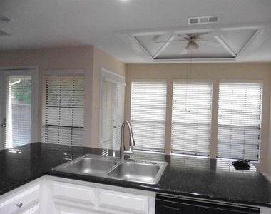 7314 Highland Glen Trl - Photo Thumbnail 15