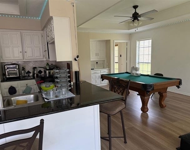 7314 Highland Glen Trl - Photo Thumbnail 12
