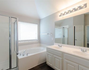 1140 Victory Bells Drive - Photo Thumbnail 9