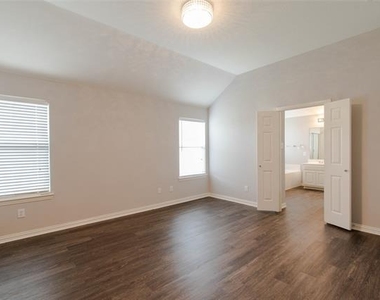 1140 Victory Bells Drive - Photo Thumbnail 7
