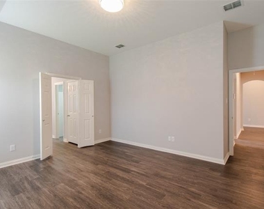 1140 Victory Bells Drive - Photo Thumbnail 8