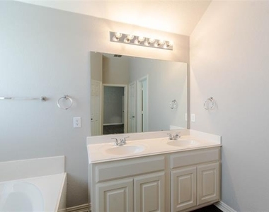 1140 Victory Bells Drive - Photo Thumbnail 10