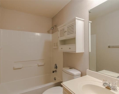 1140 Victory Bells Drive - Photo Thumbnail 4
