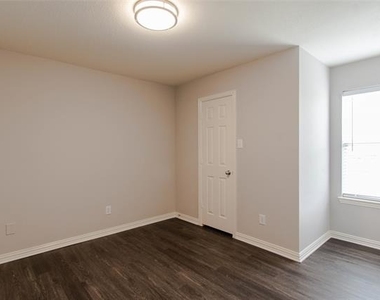 1140 Victory Bells Drive - Photo Thumbnail 5
