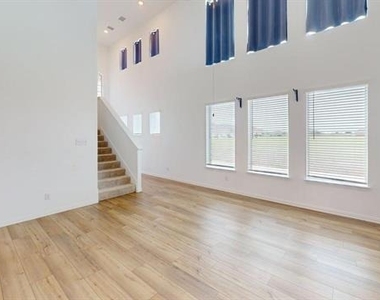 3750 Honey Daisy Drive - Photo Thumbnail 6