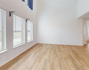 3750 Honey Daisy Drive - Photo Thumbnail 5