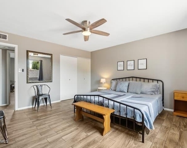 3209 S Los Feliz Drive - Photo Thumbnail 23
