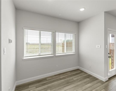 1060 Happy Holly Road - Photo Thumbnail 6