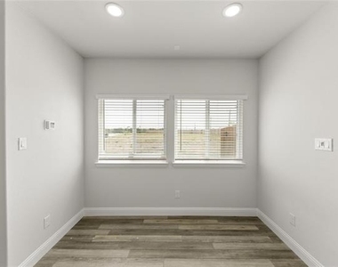 1060 Happy Holly Road - Photo Thumbnail 7