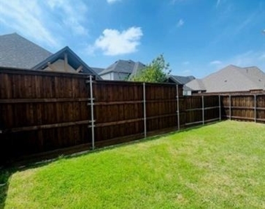 8456 Colburn - Photo Thumbnail 2