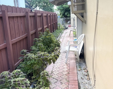 1885 Ne 177th Street - Photo Thumbnail 14