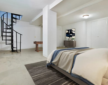 156 East 85th Street - Photo Thumbnail 3