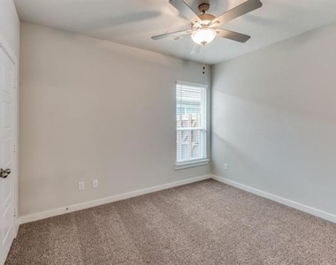 640 Blackland Drive - Photo Thumbnail 9