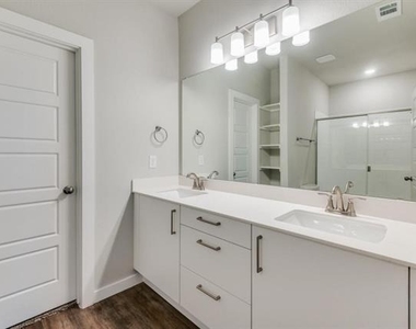 640 Blackland Drive - Photo Thumbnail 6