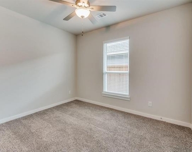 640 Blackland Drive - Photo Thumbnail 7