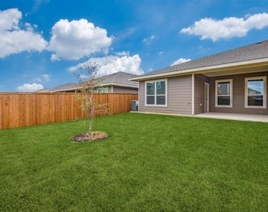 640 Blackland Drive - Photo Thumbnail 11