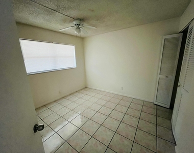 9911 Sandalfoot Boulevard - Photo Thumbnail 3