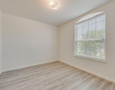 8925 Black Haw Street - Photo Thumbnail 3