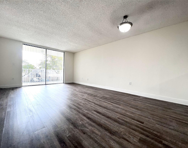 19455 Ne 10 Avenue - Photo Thumbnail 2