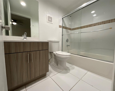 19455 Ne 10 Avenue - Photo Thumbnail 4