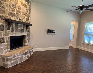 1405 Pitaya Drive - Photo Thumbnail 7