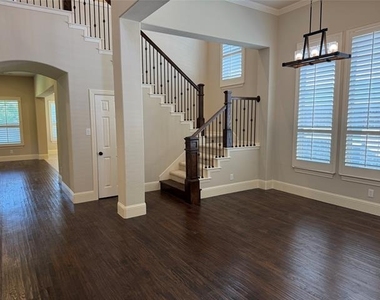 1405 Pitaya Drive - Photo Thumbnail 4