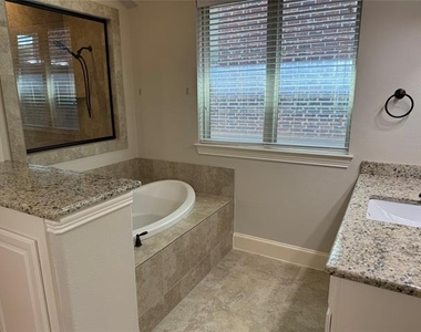 1405 Pitaya Drive - Photo Thumbnail 12