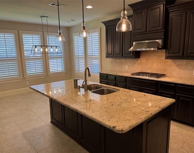 1405 Pitaya Drive - Photo Thumbnail 9