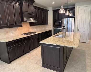1405 Pitaya Drive - Photo Thumbnail 10