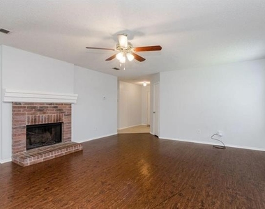 4606 Green Meadow Drive - Photo Thumbnail 10