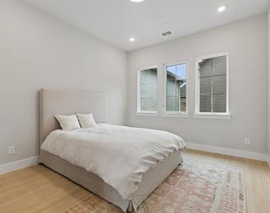 4416 Burge Avenue - Photo Thumbnail 18