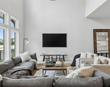 4416 Burge Avenue - Photo Thumbnail 4