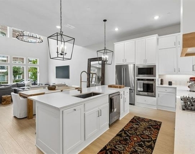 4416 Burge Avenue - Photo Thumbnail 12