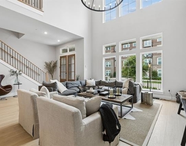 4416 Burge Avenue - Photo Thumbnail 6