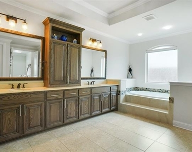 2404 Palmetto Way - Photo Thumbnail 17