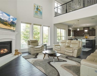 2404 Palmetto Way - Photo Thumbnail 7