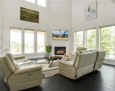 2404 Palmetto Way - Photo Thumbnail 6