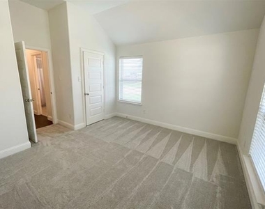 518 Overton Avenue - Photo Thumbnail 9