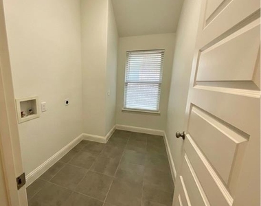 518 Overton Avenue - Photo Thumbnail 12