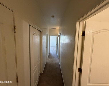 6926 S 37th Glen - Photo Thumbnail 14