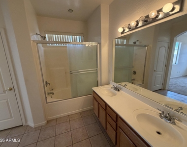 6926 S 37th Glen - Photo Thumbnail 23